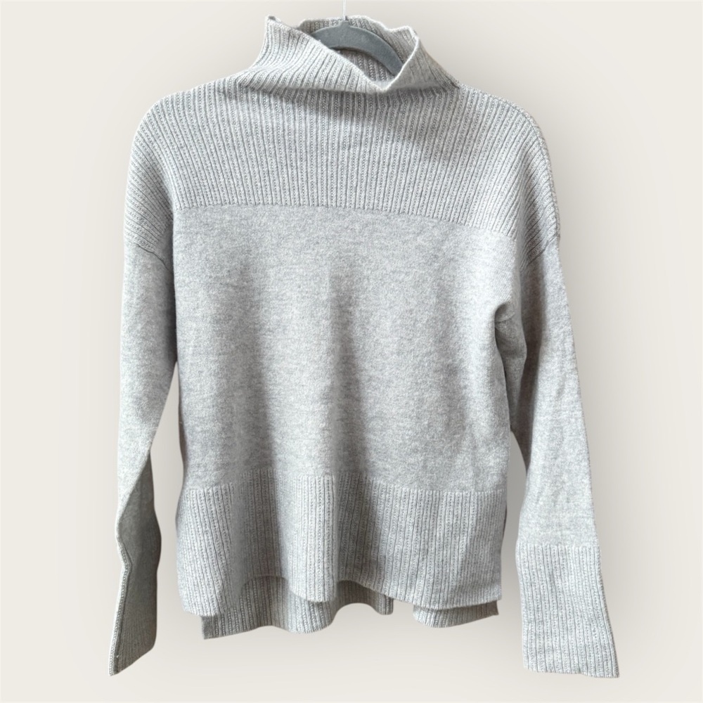 Garnet Hill 100% Cashmere Women's long sleeve turtleneck Sweater